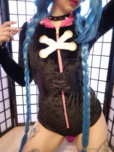 No face pics bec i hurt my eye and its still blue