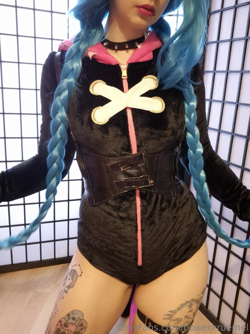 No face pics bec i hurt my eye and its still blue part 1 