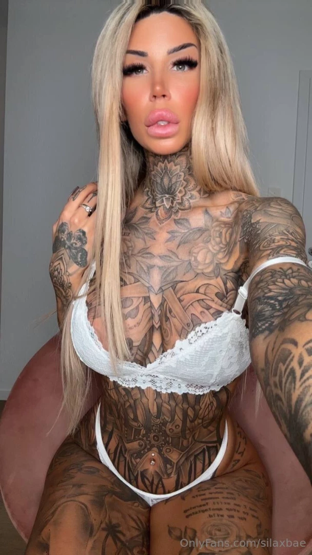 Hey ich bin jacky deine t towierte blonde deutsche mit hammerkurven 