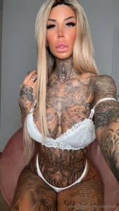 Hey ich bin jacky deine t towierte blonde deutsche mit hammerkurven