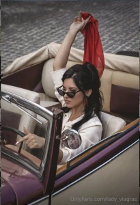 How do you like my image in this image i feel like a movie actress