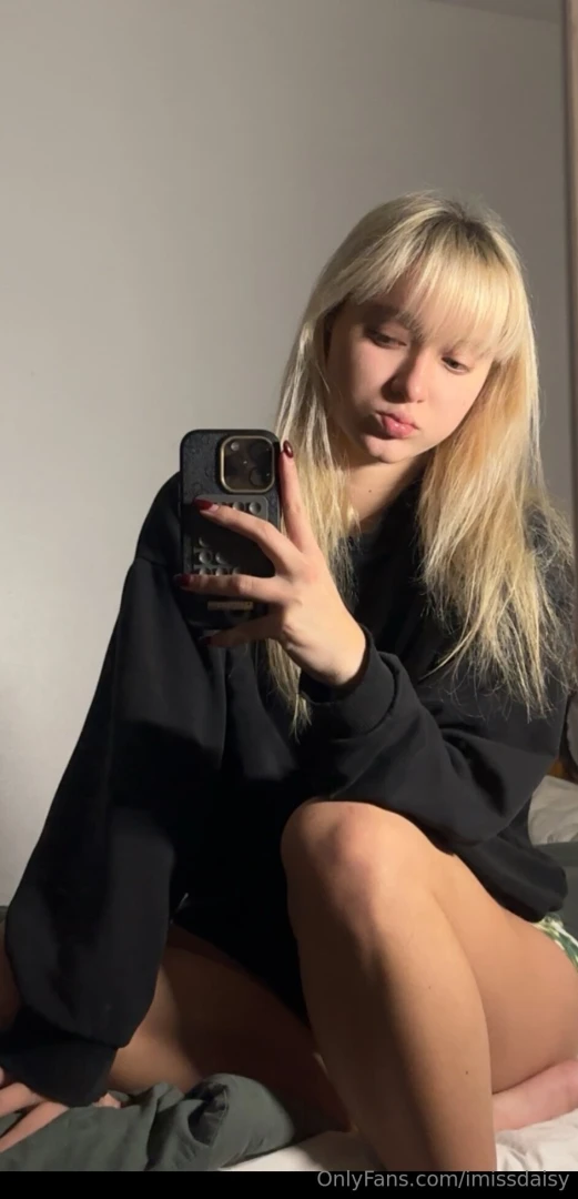 Tell me what u dreamt of last night x 