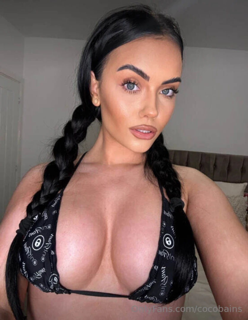 Cleavage that turns heads and stops time 