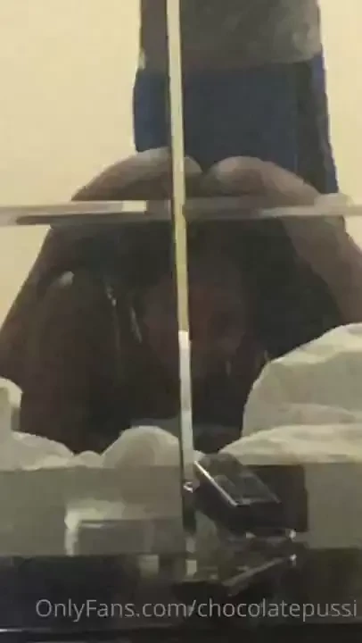 Watch me in the mirror 