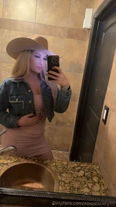 I m at work bartender so bored message me