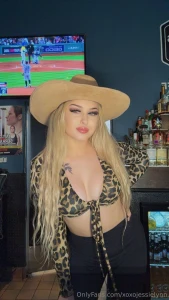 Pov i m your bartender like comment if you want me to post the nudes