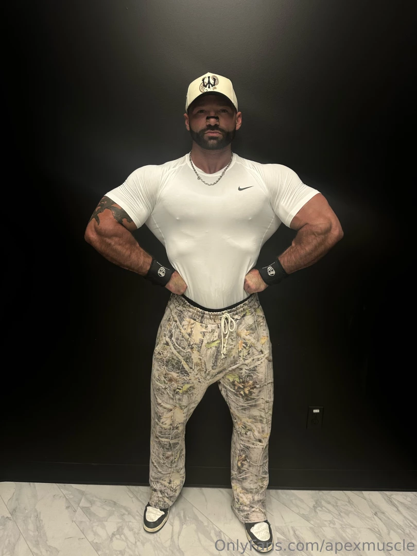 Tip if you love muscle in tight shirts 