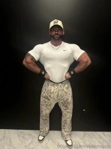 Tip if you love muscle in tight shirts