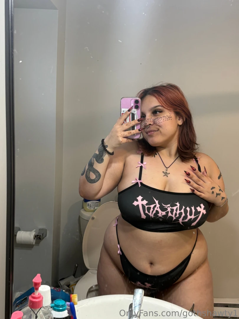 Yesterday s outfit showcasing my best assets 