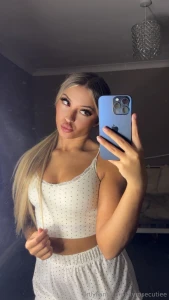 Bored right now let s talk here https onlyfans com only-lily c4