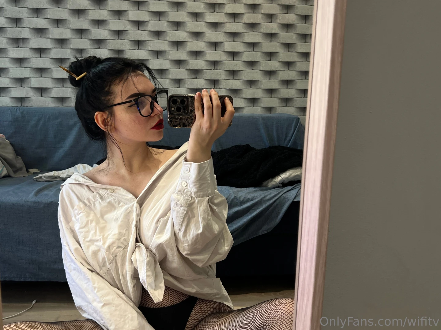 I could sit here looking pretty all day or i could show you what comes 