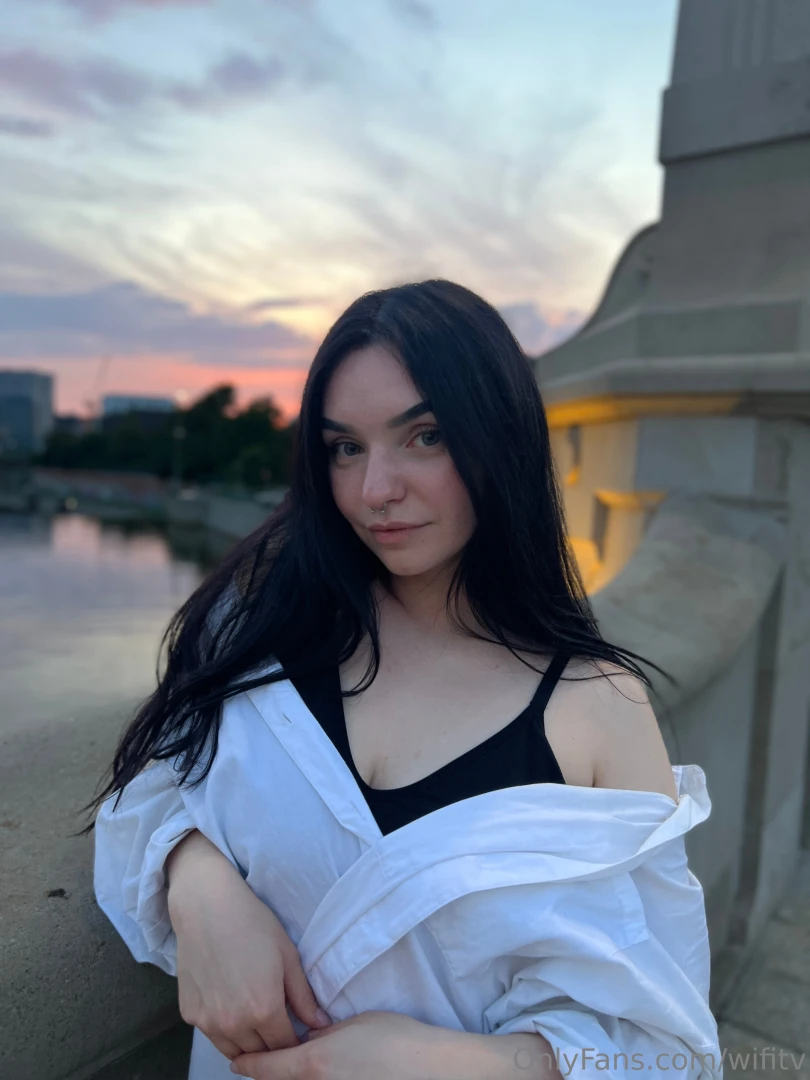 Hi friends such appropriate music is playing right now and i feel 