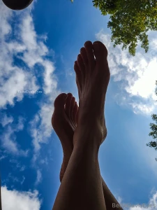 Now everytime i go for the mailbox gotta hold myself down - kimberely