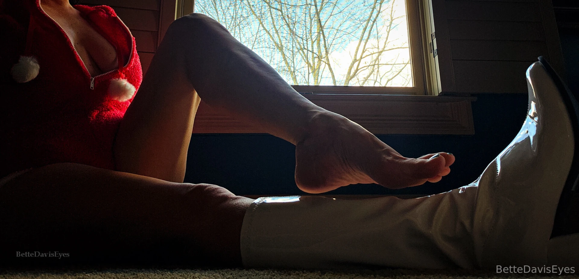 I saw mommy kissing santa claus nbsp underneath the mistletoe last 