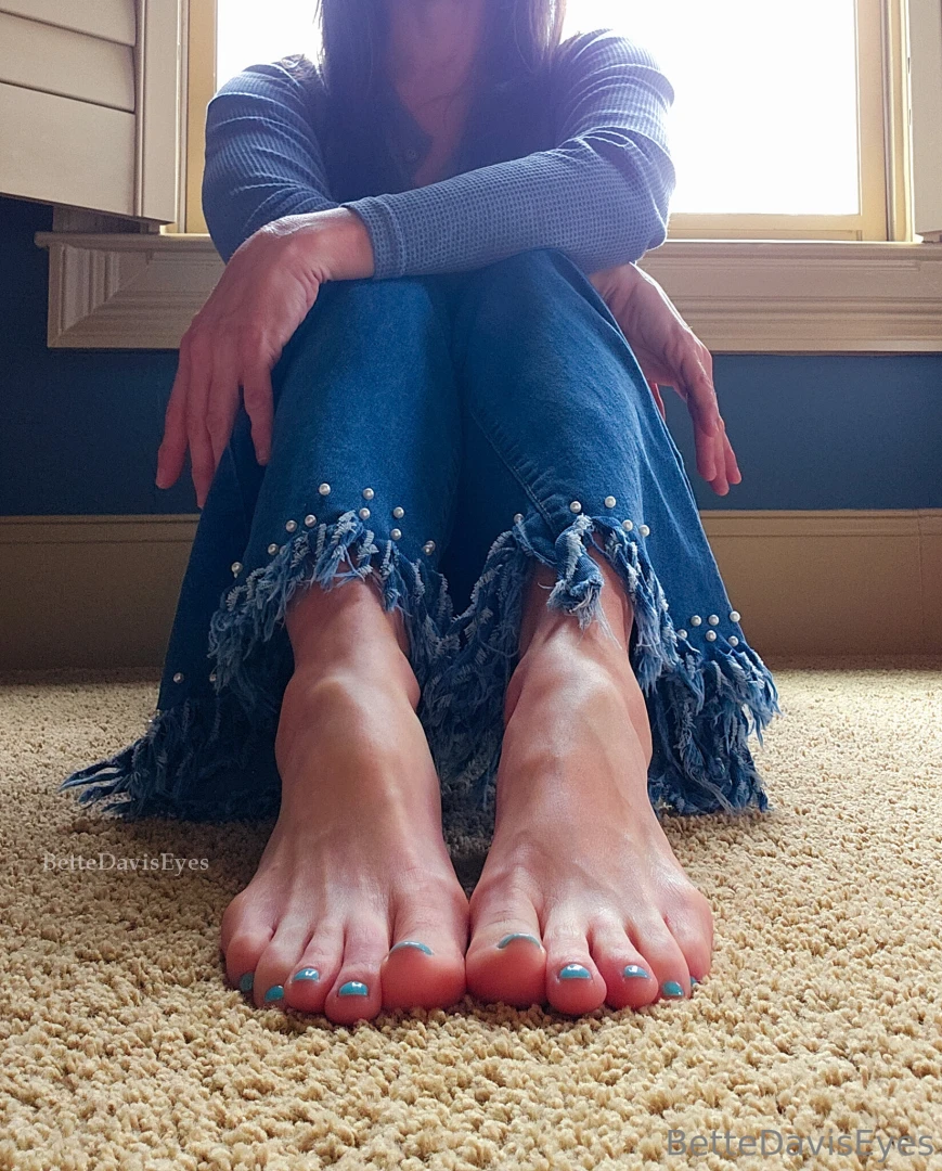 You look in her eyes the music begins to play nbsp - henley frey amp 