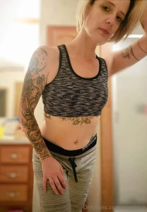 I see you watching me at the gym do you like watching me stretch and part 1