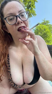 Are you into send 5 for a vid of me in a bikini and red lipstick