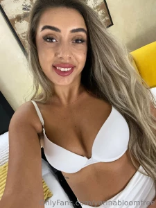 Wanna take off my bra