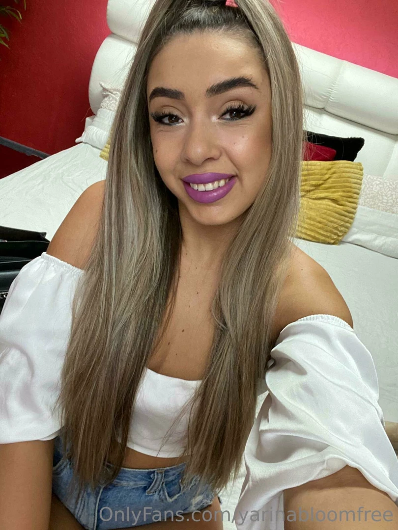 Cherry lips and a naughty mind 