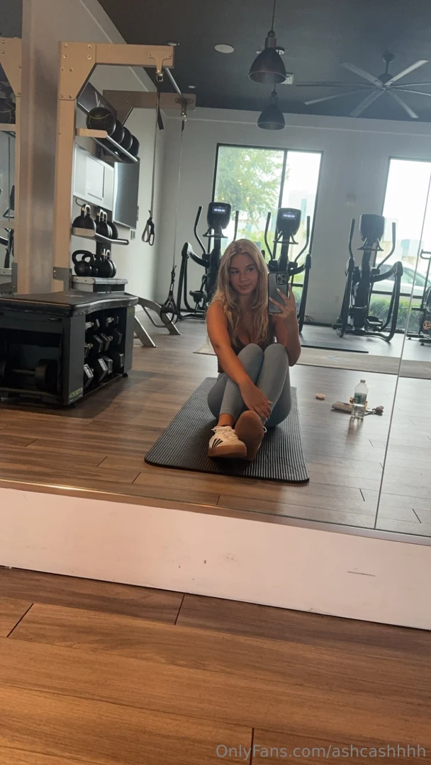 Who wanna be my favorite fan part 1 