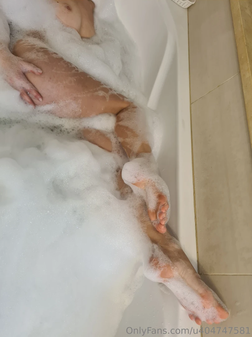 Keeping hot wanna peek 