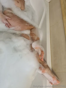 Keeping hot wanna peek