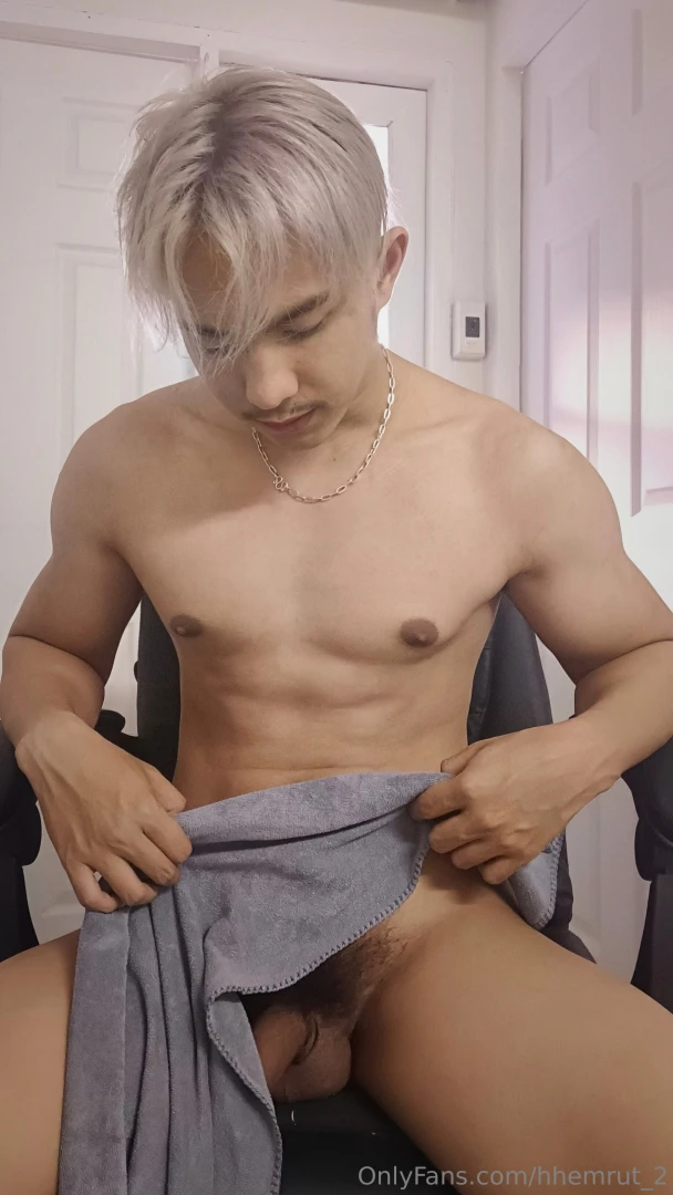 Full vdo - no 17 start on the bed cumming on the chair 