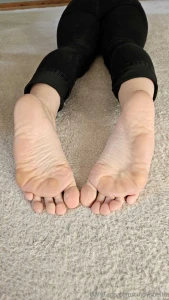 Kiss my toes but secretly