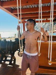 Swing your way over to my dms for content