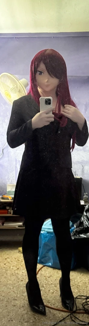 She s a 6 but she loves pantyhose and zentai and masks 