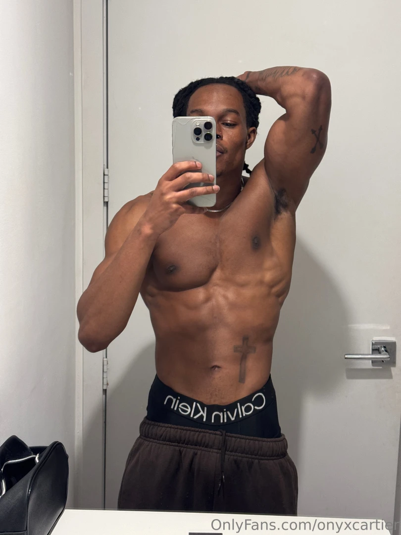 Body lookin like it s carved from temptation itself 