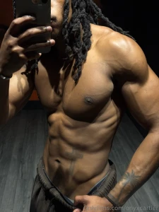 I looked in the mirror and liked what i saw so i took the photo