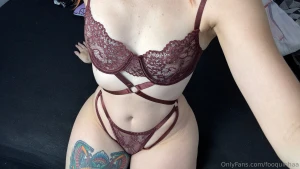 Eu fico bonita assim de lingerie nene