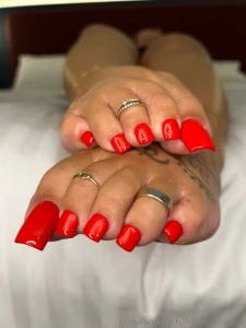 The pretty red toes of prettypediprin part 1