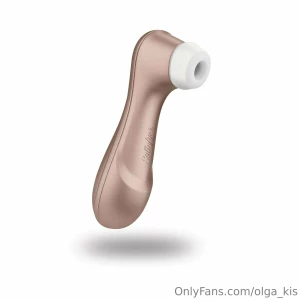 Hi guys i was told that this sucking vibrator makes women go crazy so