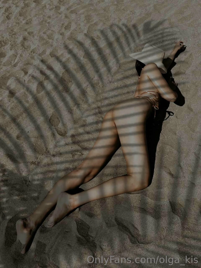 I m olya and i love to relax and sunbathe would you sunbathe naked 