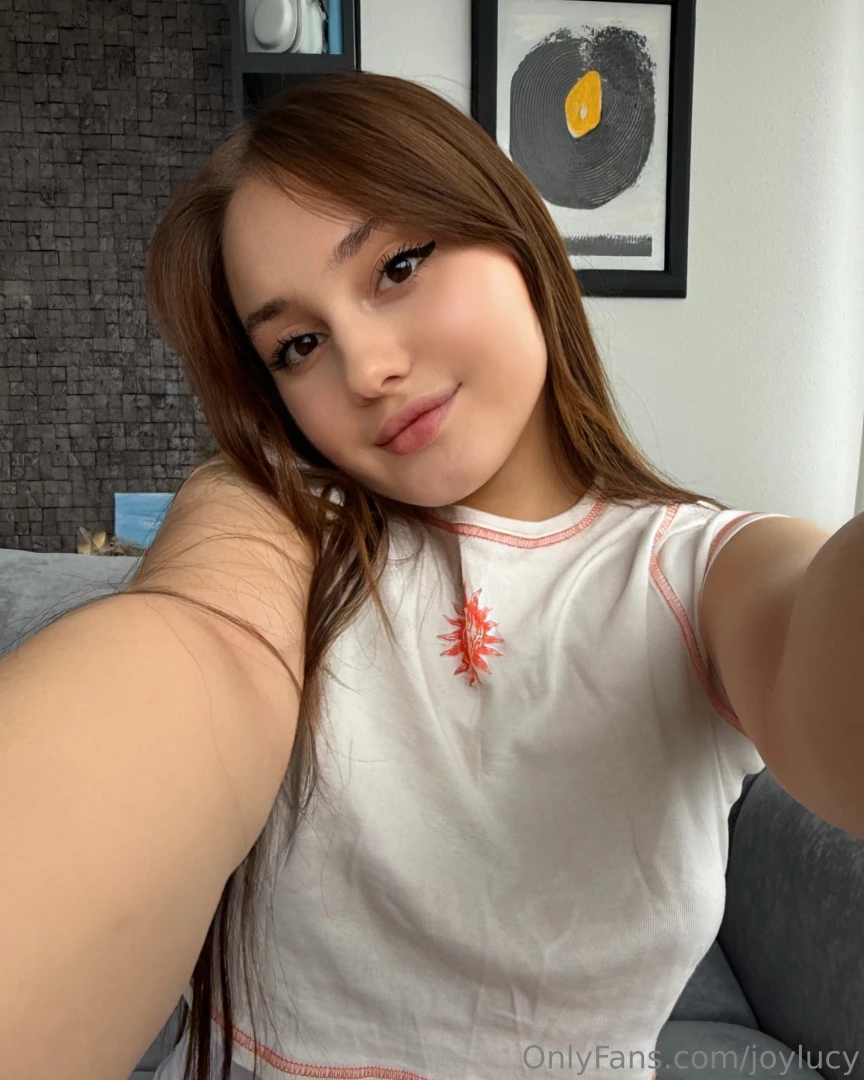 I woke up in the cutest mood and couldn t stop looking at myself in 