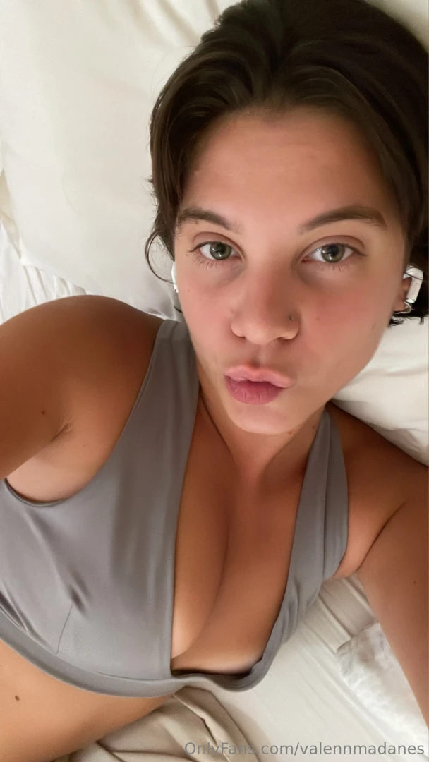 Hoyy que hacenn bebess espero que se hagann un ratito para mii 