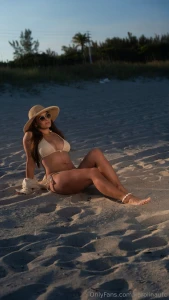 Who loves a good beach day as much as i do