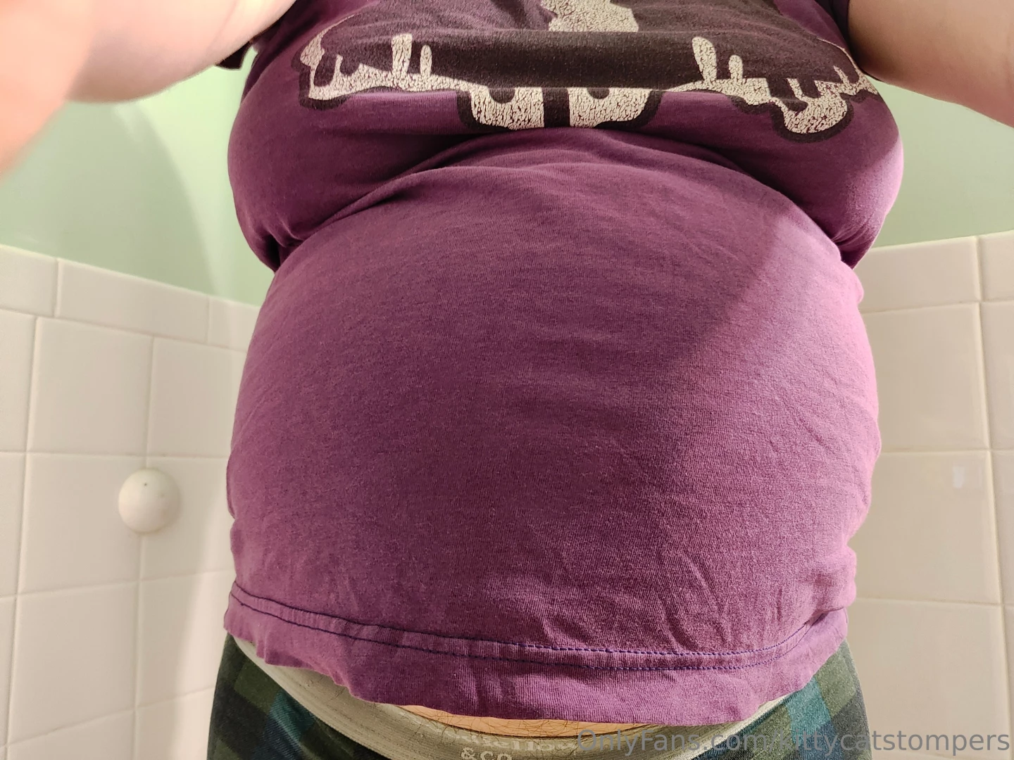 Am i looking big i wish i was bigger 