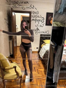 Sfilale lentamente e inizia a baciarmi i piedini