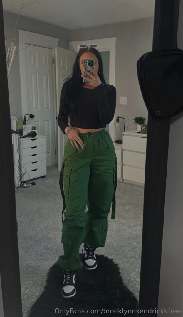 Big sneaker girly vip brooklynnkendrickk 