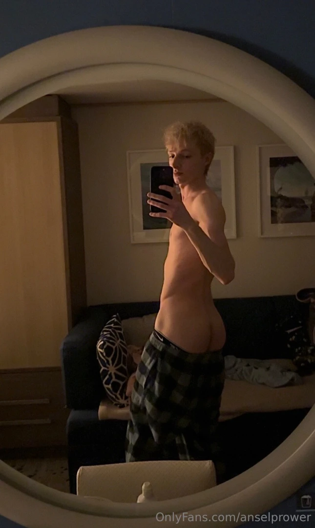 Come back to my cruise room with me 