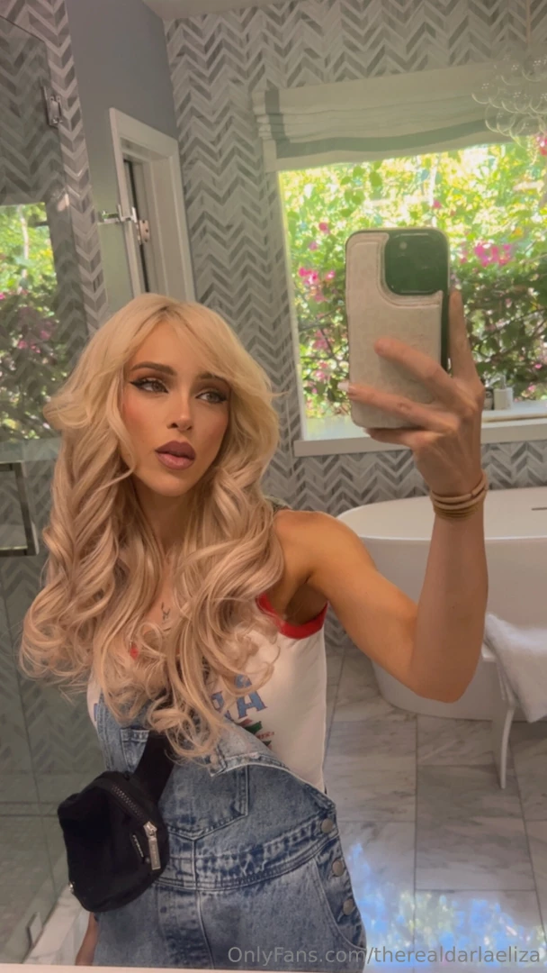 It s my fav day of the week what s the move this weekend dm me and let 