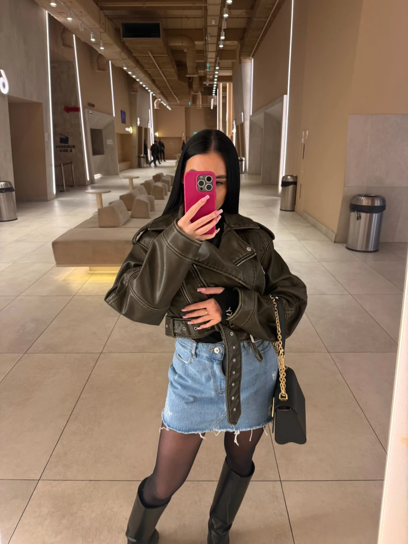 I don t know what it is but girls love taking photos in mirrors it s 