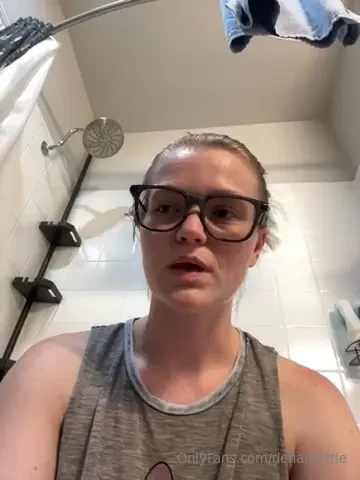 Found this pose by accident and felt y all would appreciate swipe for part 1 