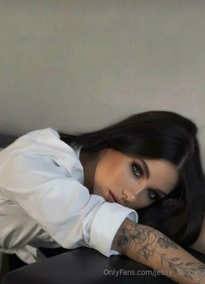 Kiss me or sleep with me 