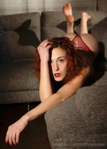 Cosa mi faresti se ti aspettassi sul divano cos