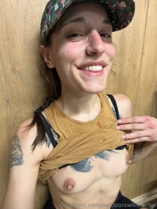 9 mile speed work on the treadmill has got me all kinds of sweaty part 1