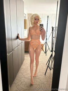 Do you like pin up girls feeling very marilyn monroe